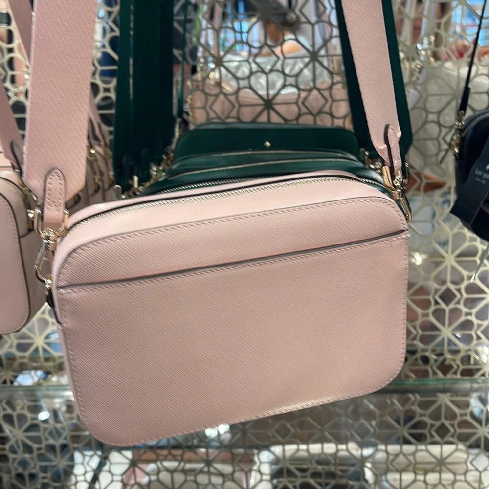 Kate Spade Madison Mini Camera Bag
COLOR:
Conch Pink
NWT - Picture 5 of 16